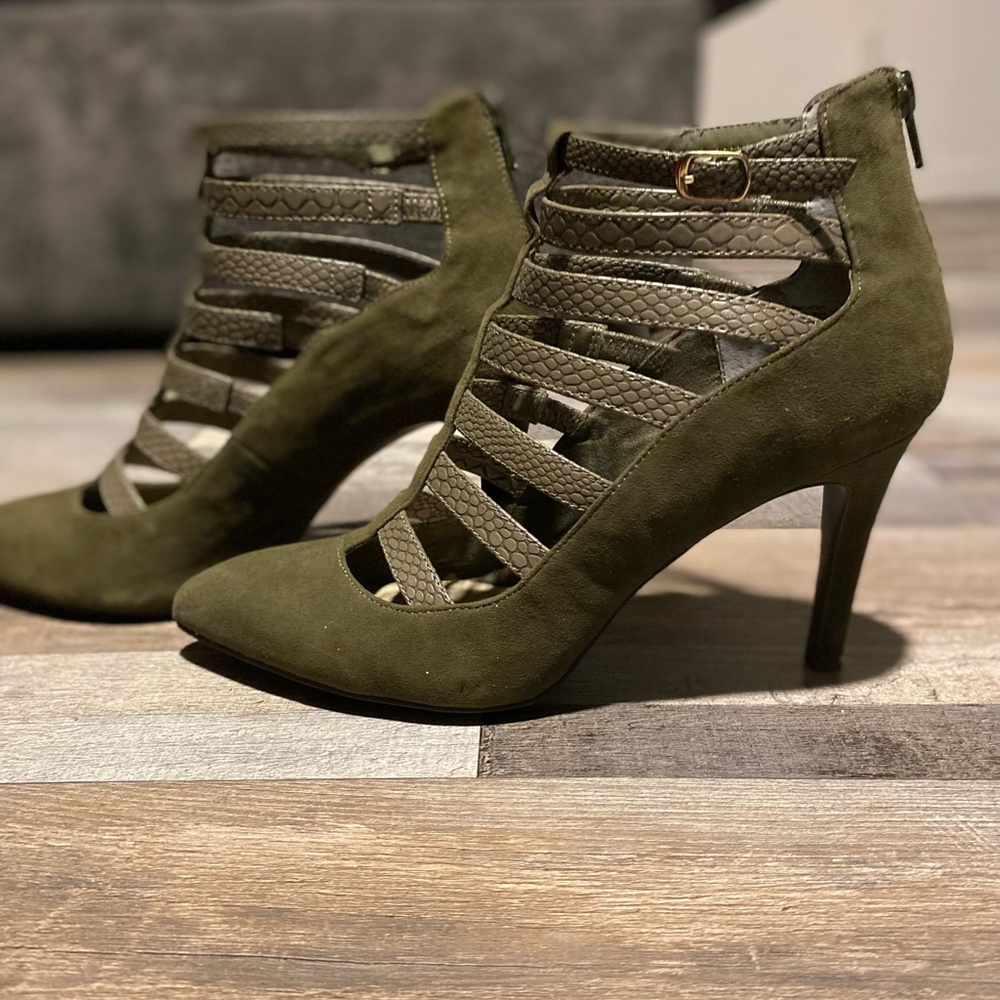 Olive color 3.5inch heels.